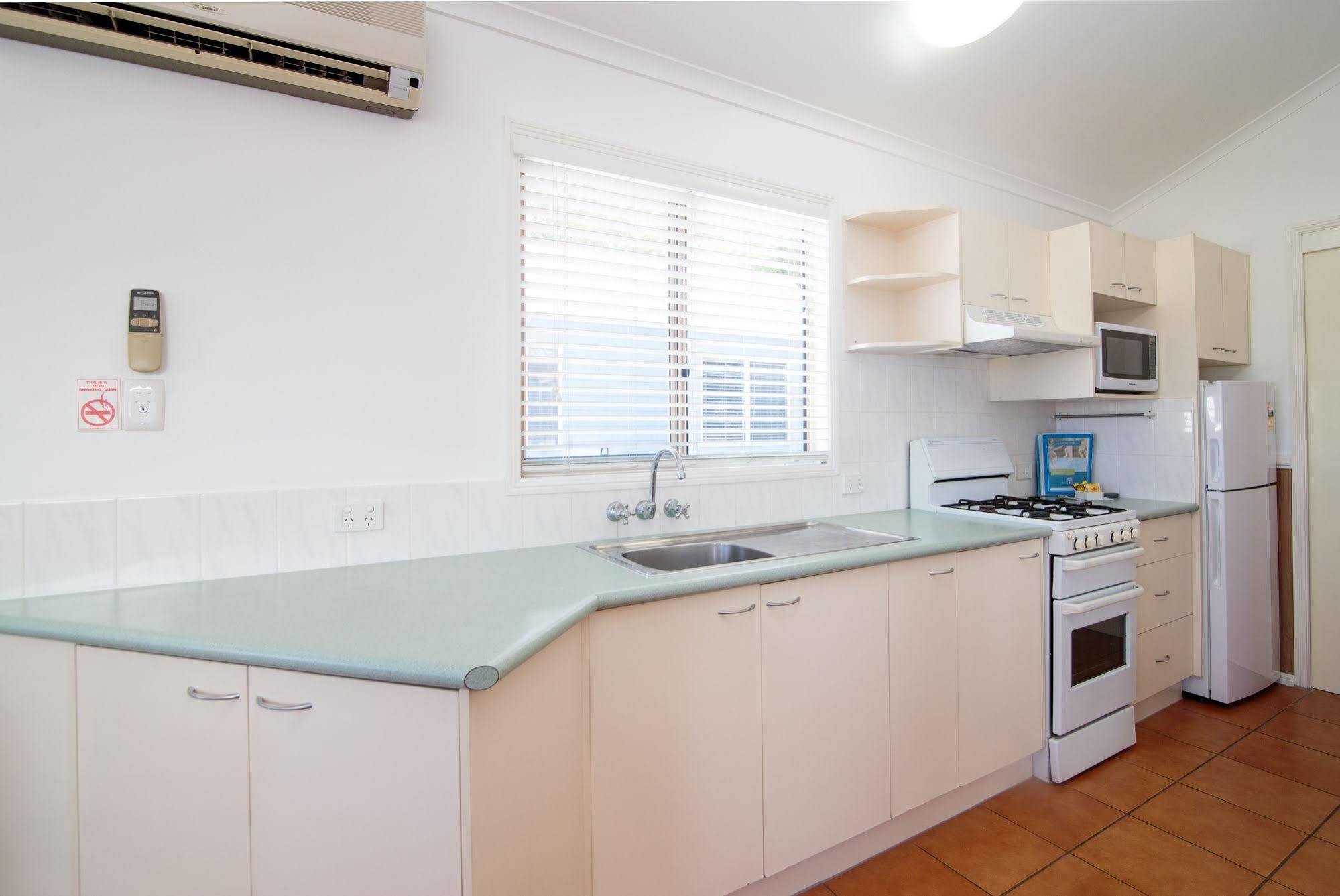 Maroochydore Cabins Hotel Bagian luar foto